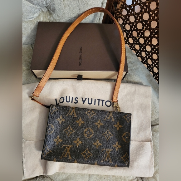 Louis Vuitton Handbags - Authentic Louis Vuitton Bucket pouch with authentic sling
